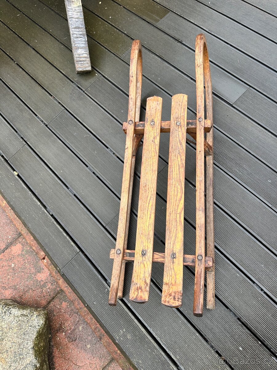 Prodám staré sáňky