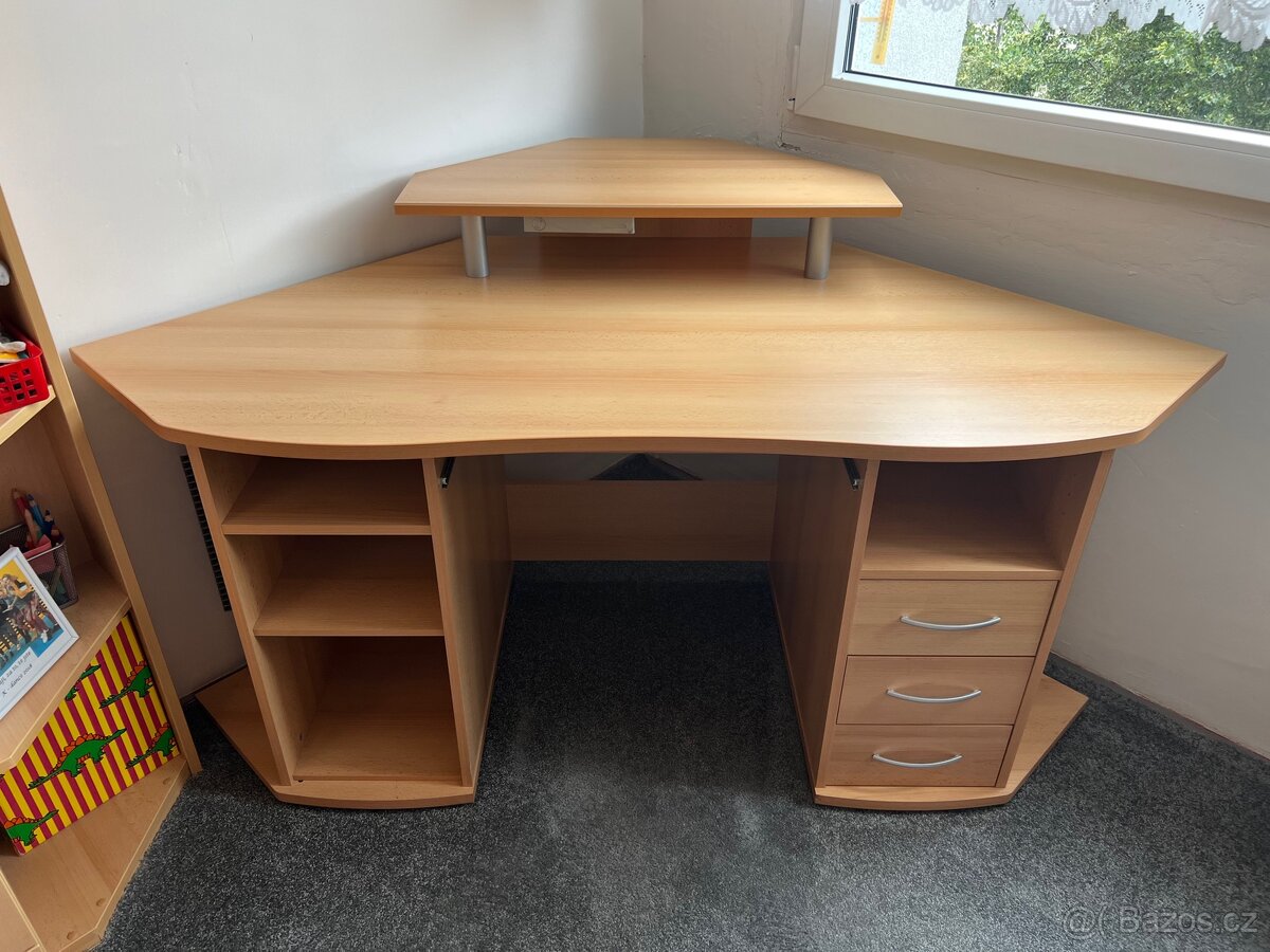 Počítačový pracovní stůl