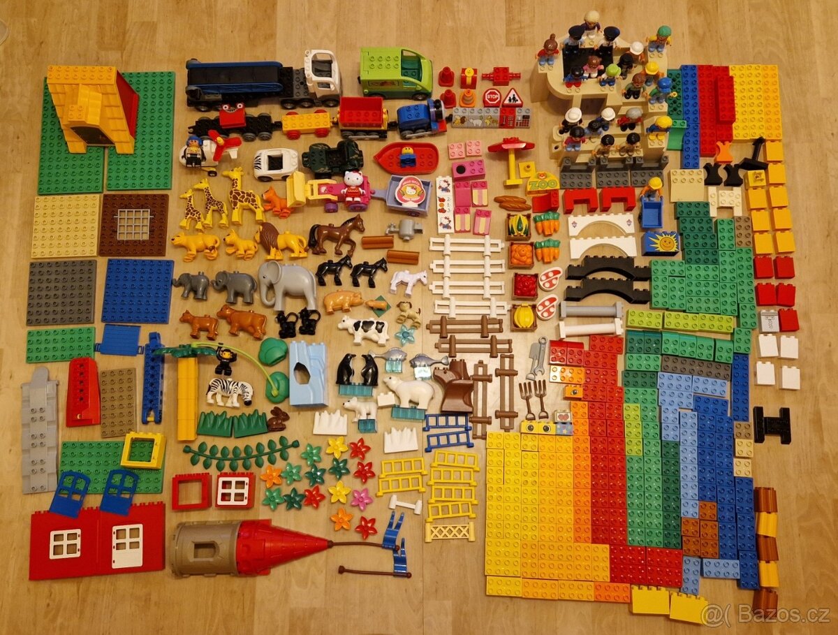 Souprava LEGO Duplo, mnoho figurek, zvířátek a vozítek
