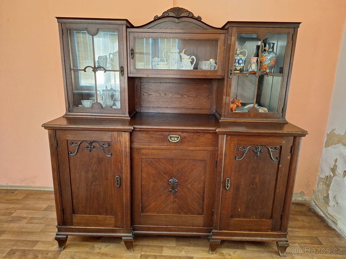 Dřevěné skříně