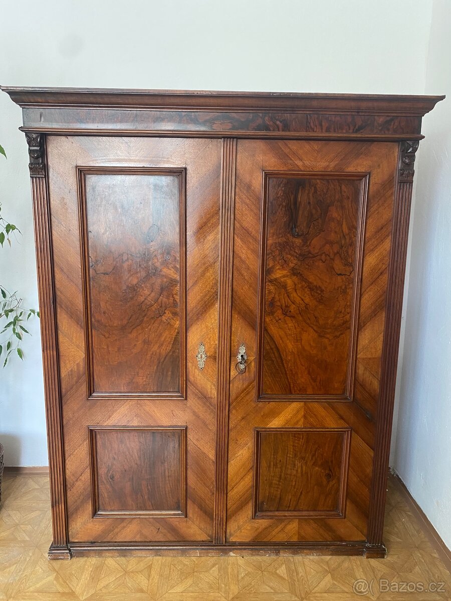 Starožitný nábytek