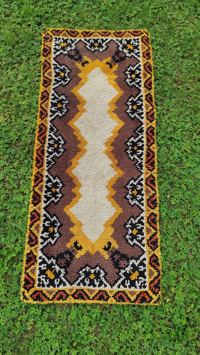 Ručně tkané koberce TAPICO na kanavě