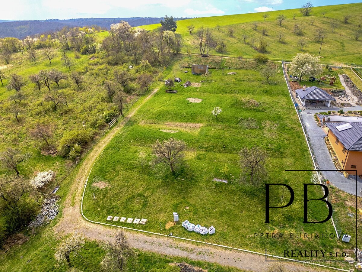 Sale of a wonderful building plot of 2,323 m², Čučice