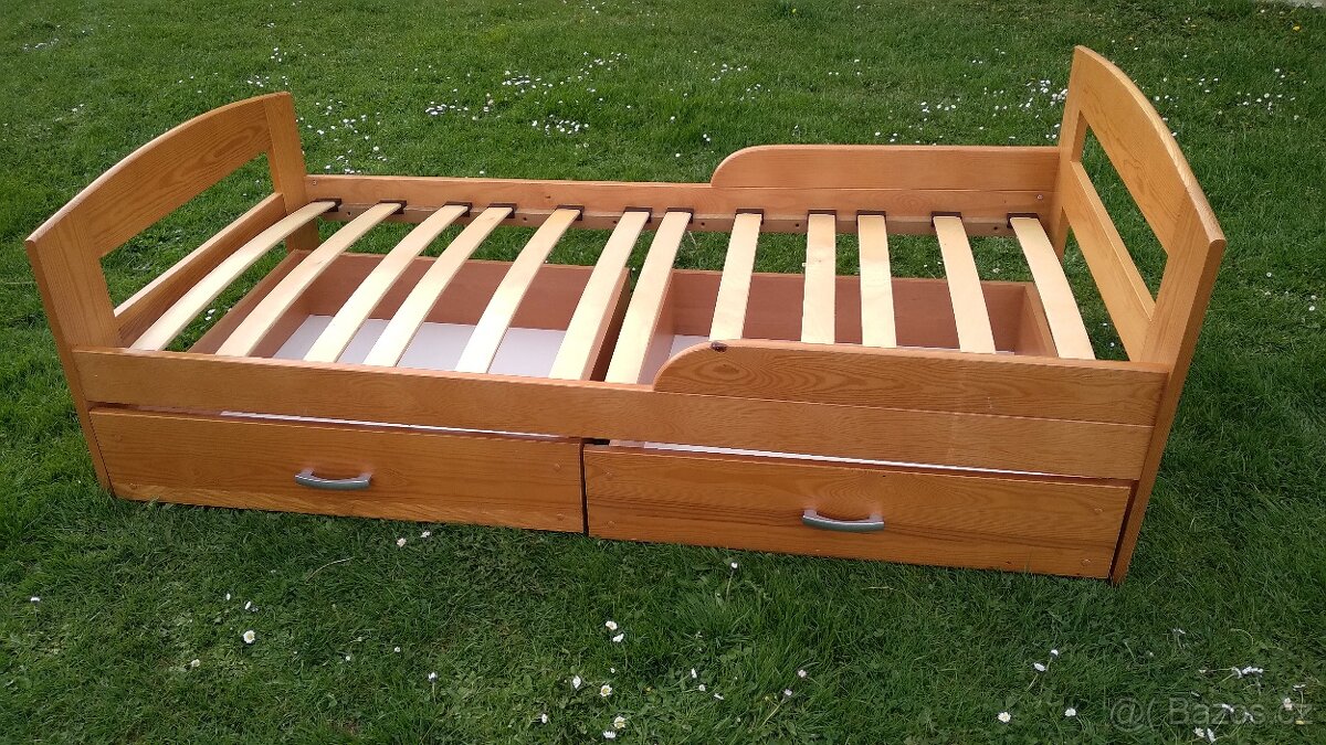 2x dětská postel dřevěná