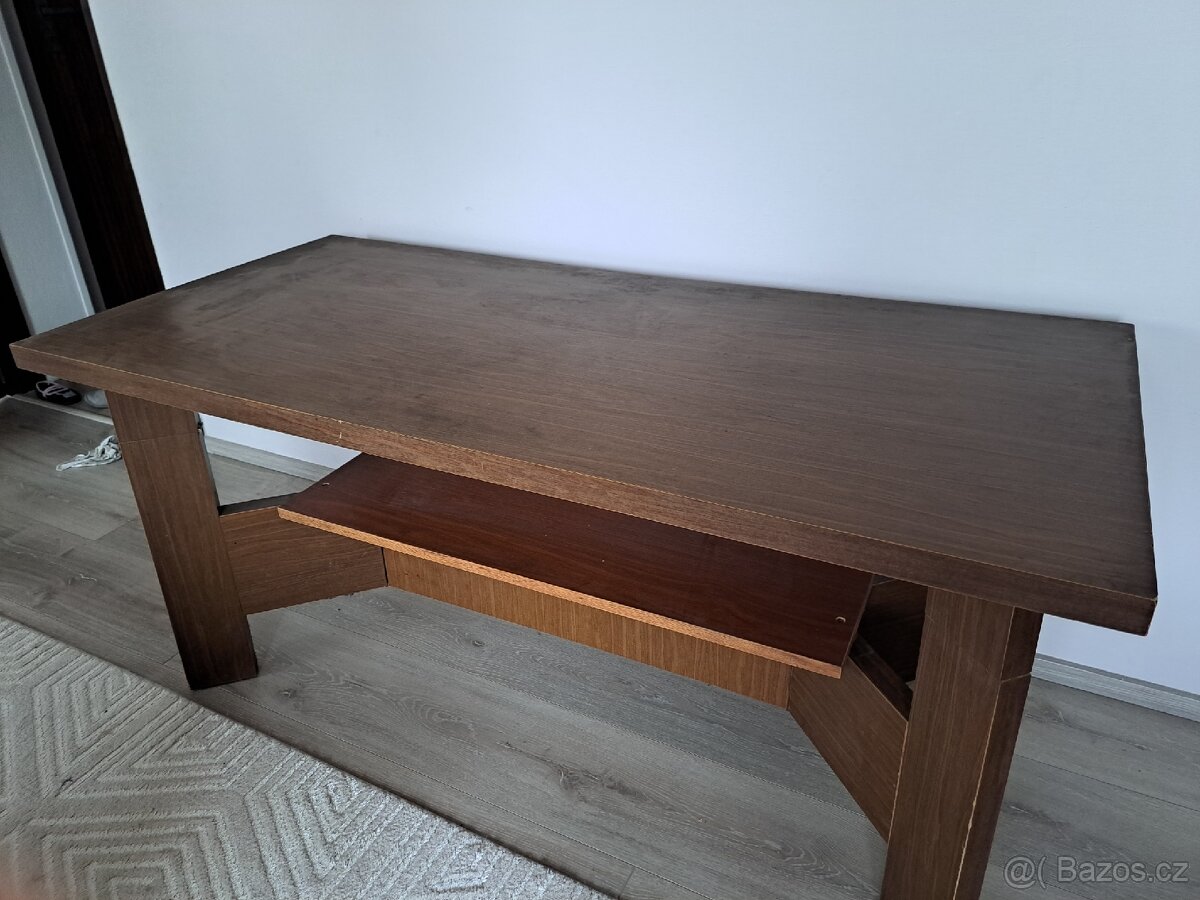 Starý retro konferenční stolek