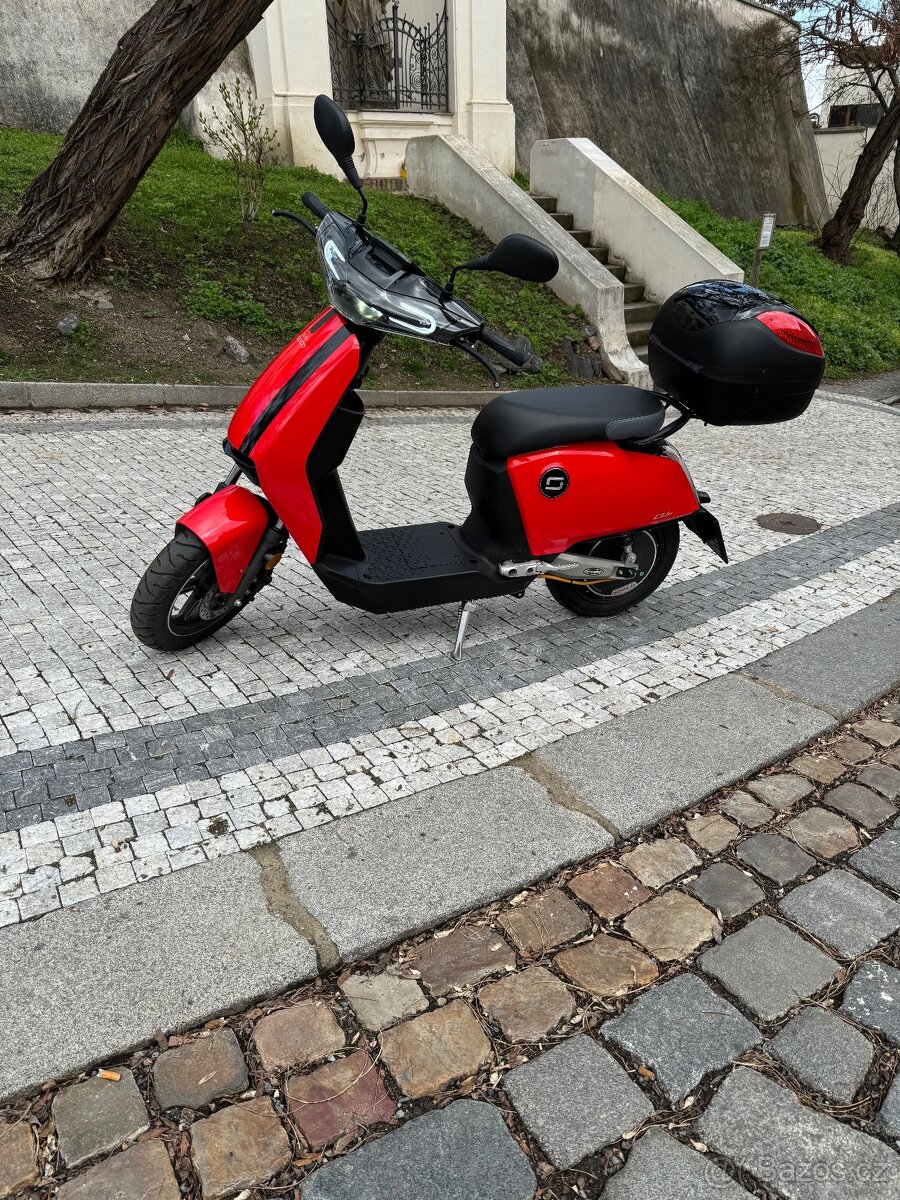 Elektrický skútr Super soco CUX
