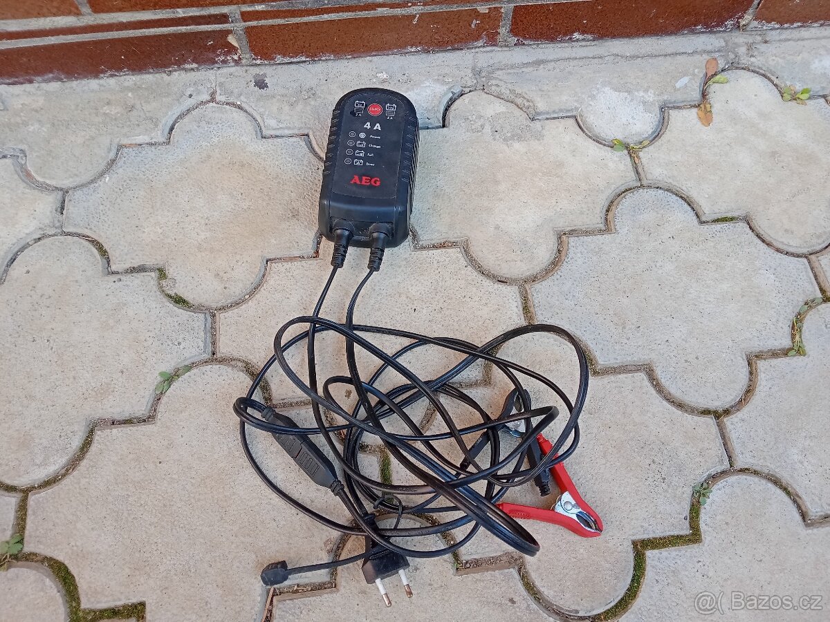 AEG 005183 Elektronická auto nabíječka