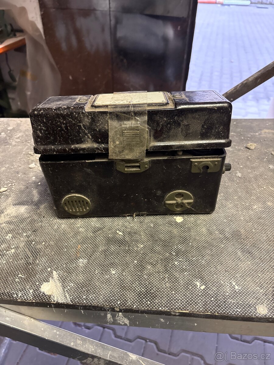 Prodám tento vojensky telefon.