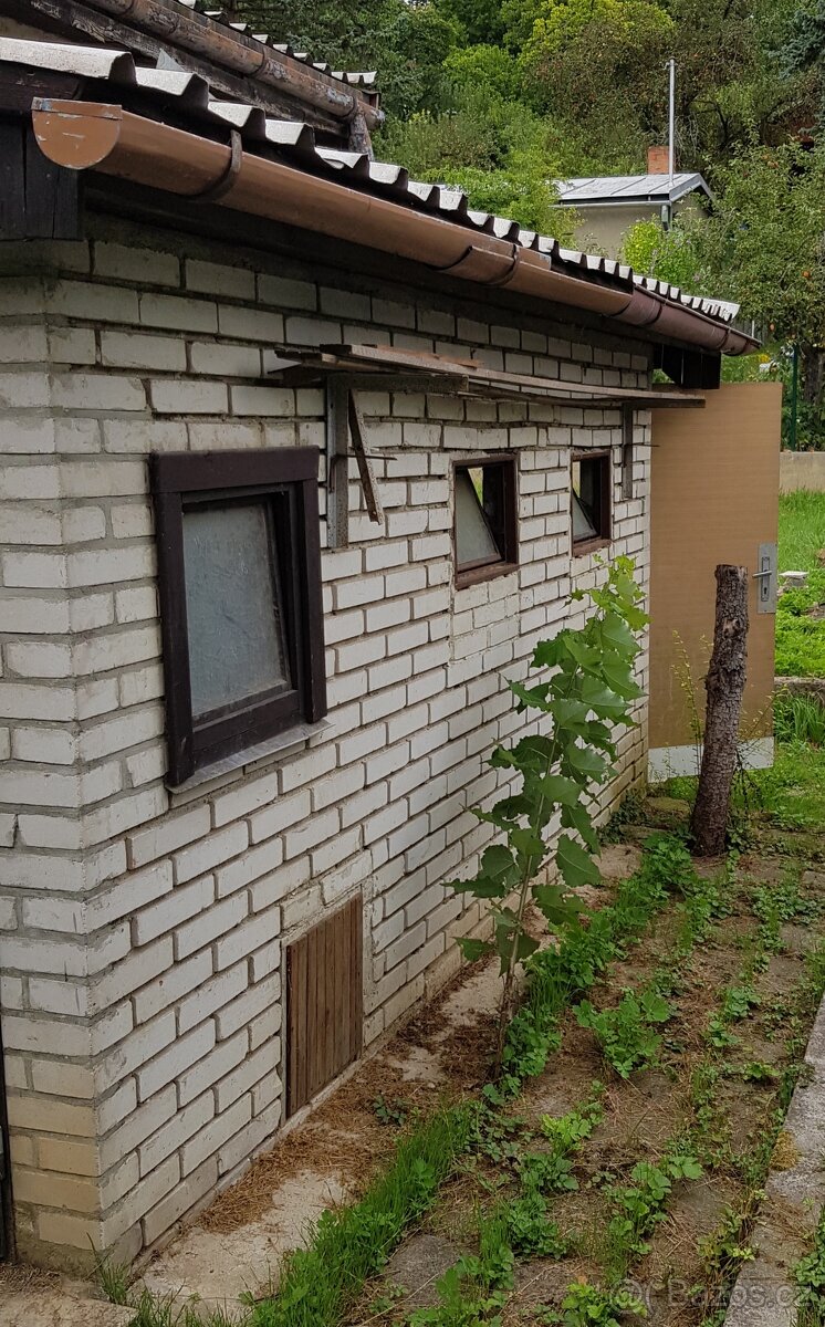 Bílé cihly za odvoz
