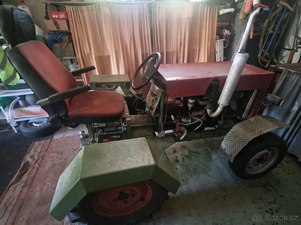 Traktor s vlekem