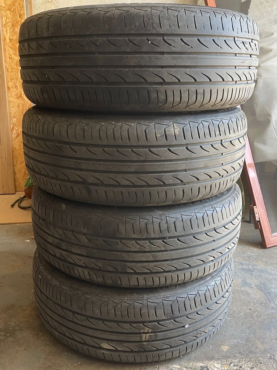 plechová kola Ford, letní pneu 195 x 60 r15