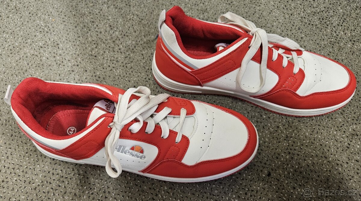 Prodám bíločervené boty Ellesse vel. 44-pěkný stav