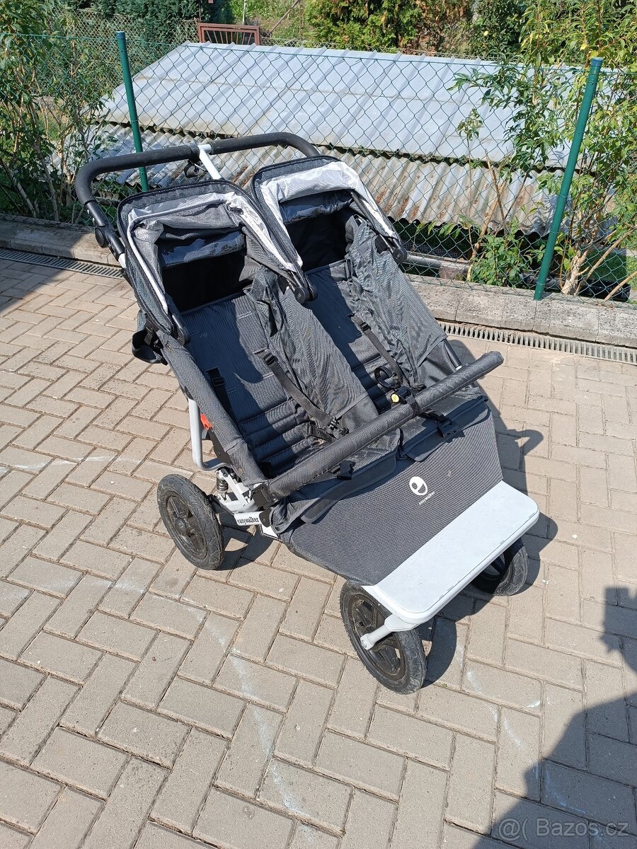 Kočárek pro dvojčata