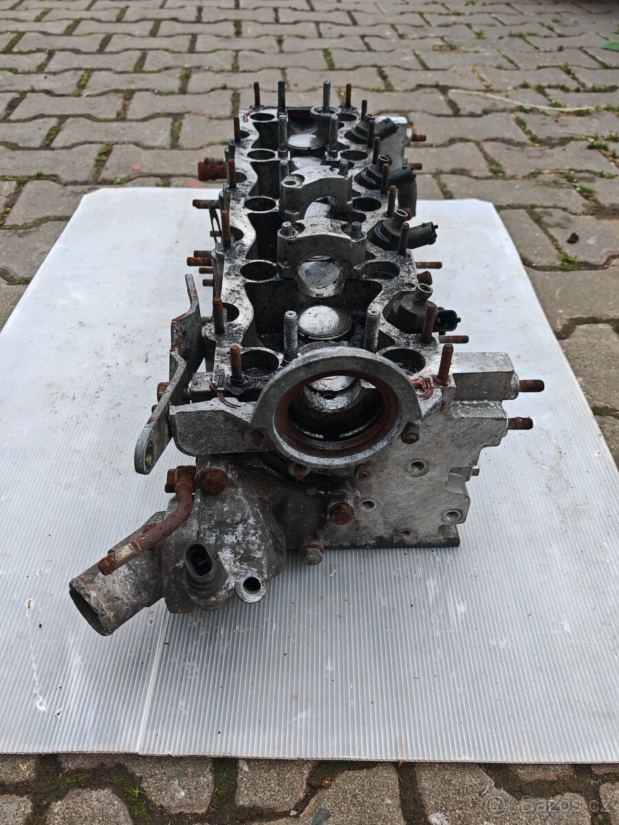 Hlava motoru Iveco Daily 35c13 2.8 JTDI 92kw
