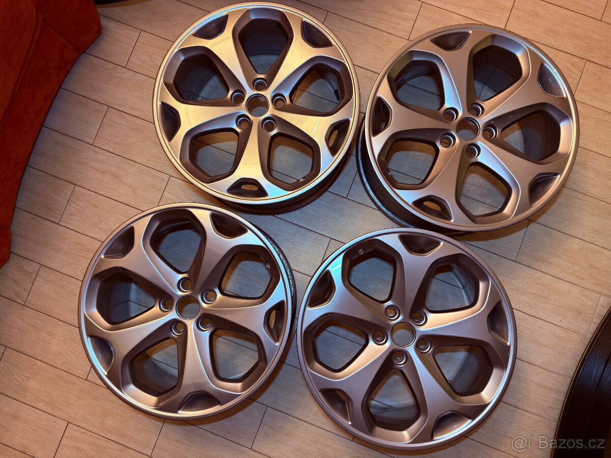 Originální kola Ford Y 8x18" ET55 5x108 po renovaci
