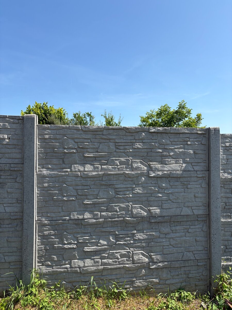 Jednostranny betonovy plot 2000x500x40 mm prirodni seda