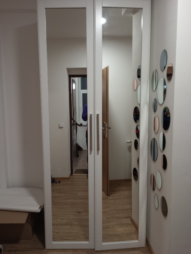 Bílá skříň se zrcadlem 100 x 60 x 235