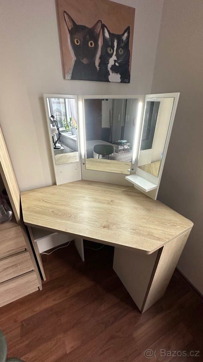 Rohový kosmetický stolek s LED osvětlením