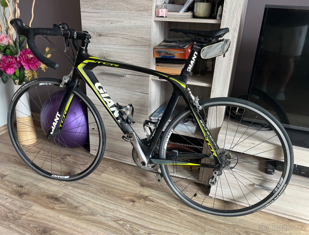 Karbonové silniční kolo Giant, velikost rámu M/L