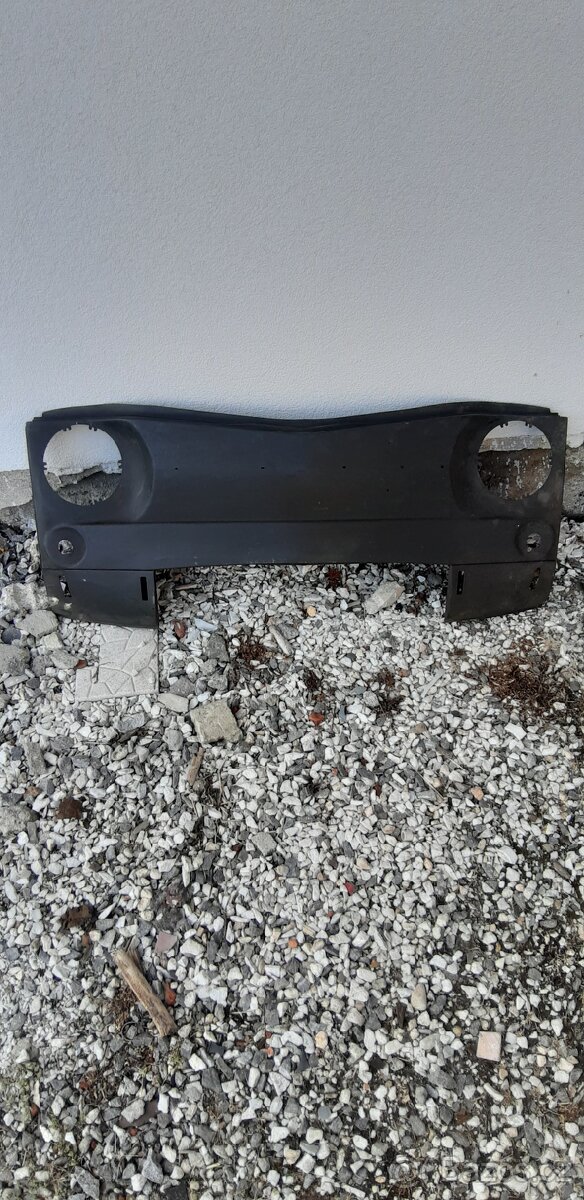 Renault R8 přední čelo