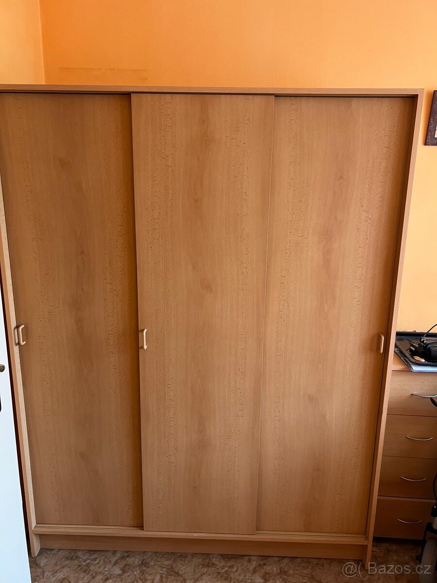 Velká šatní skříň