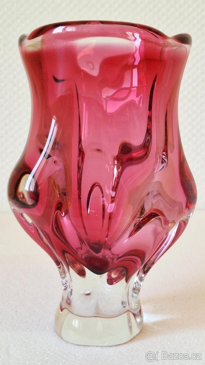 STARÁ VÁZA HUTNÍ SKLO. TOP STAV.