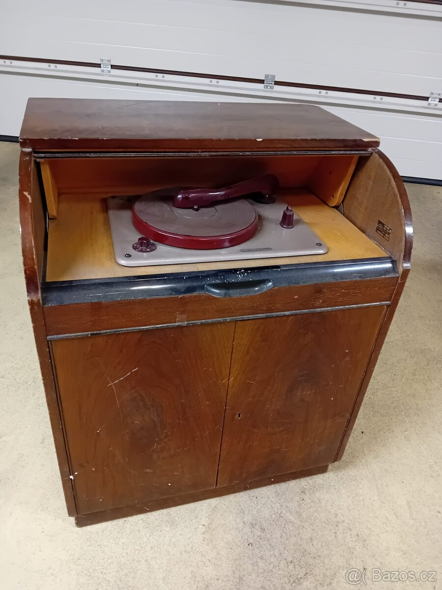 Gramoskříň SUPRAPHON rok 1956
