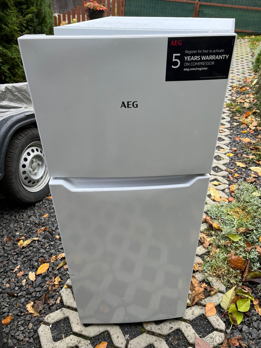 Prodám malou ledničku s mrazákem AEG