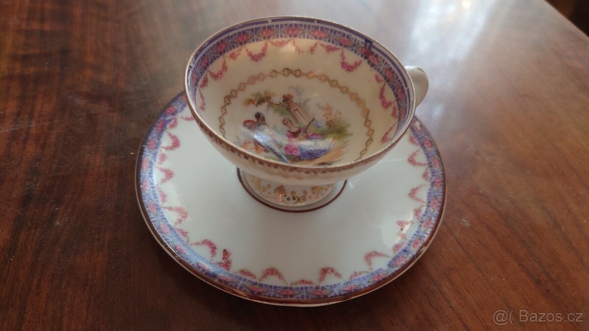 Starý porcelánový malovaný šálek