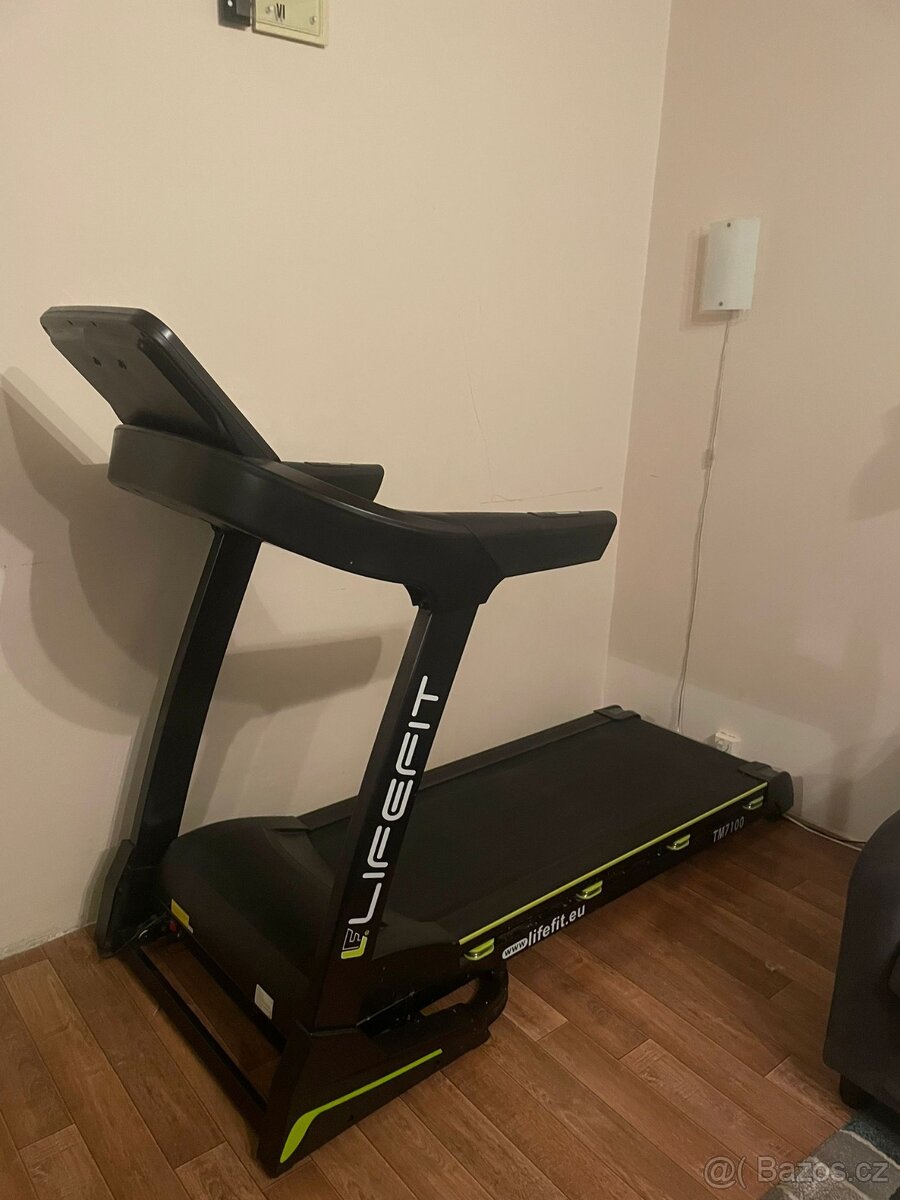Běhací pás Livefit TM7100