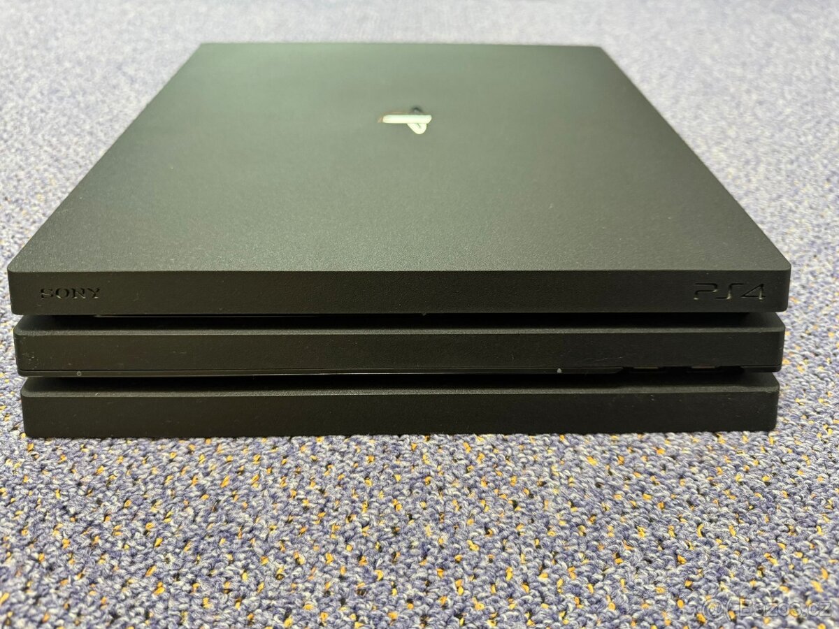 PS4 Pro 1TB + příslušenství