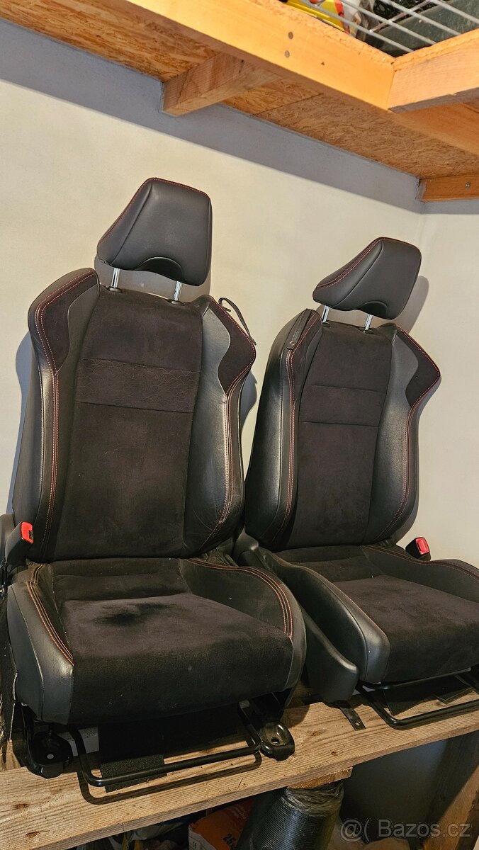 Toyota gt86 - Sedačky