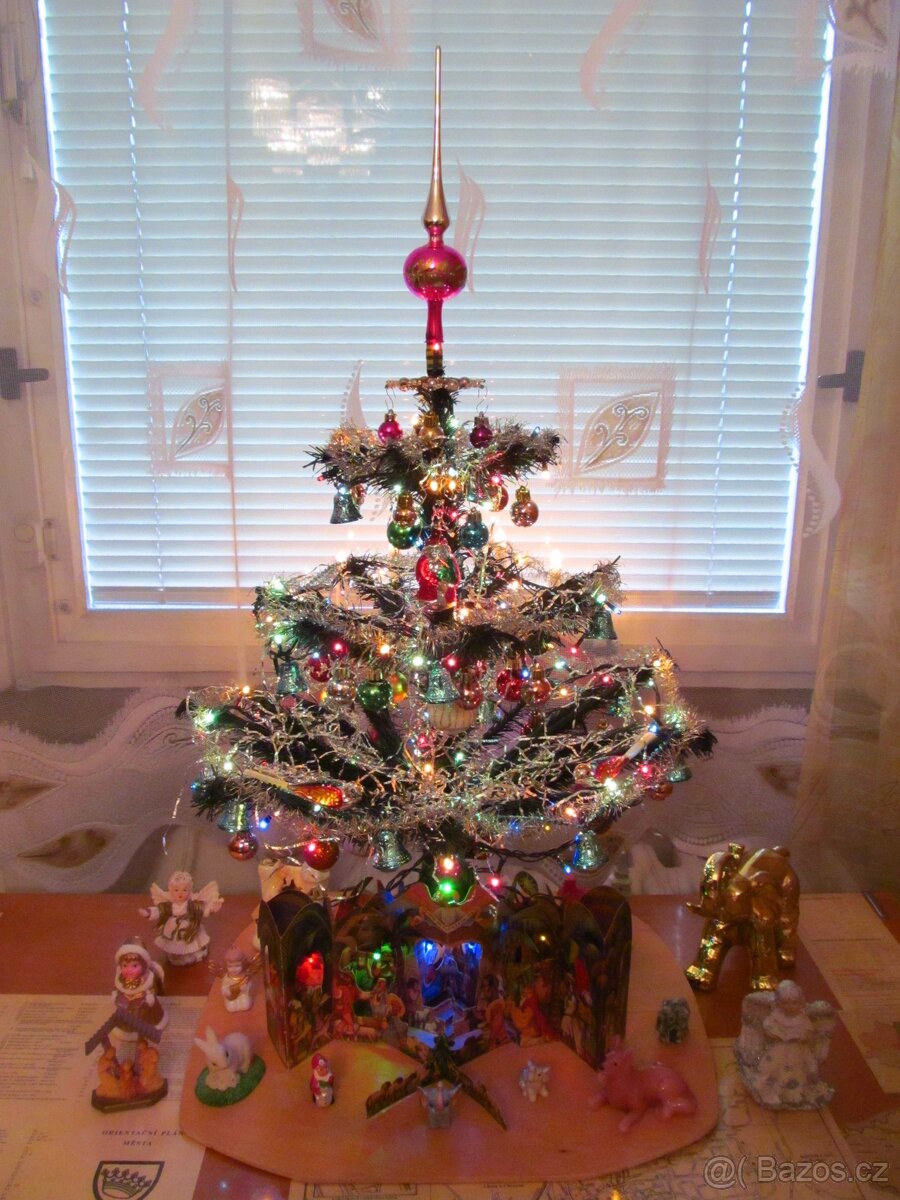 Vánoční stromek + 7 ramenný elektrický svícen...