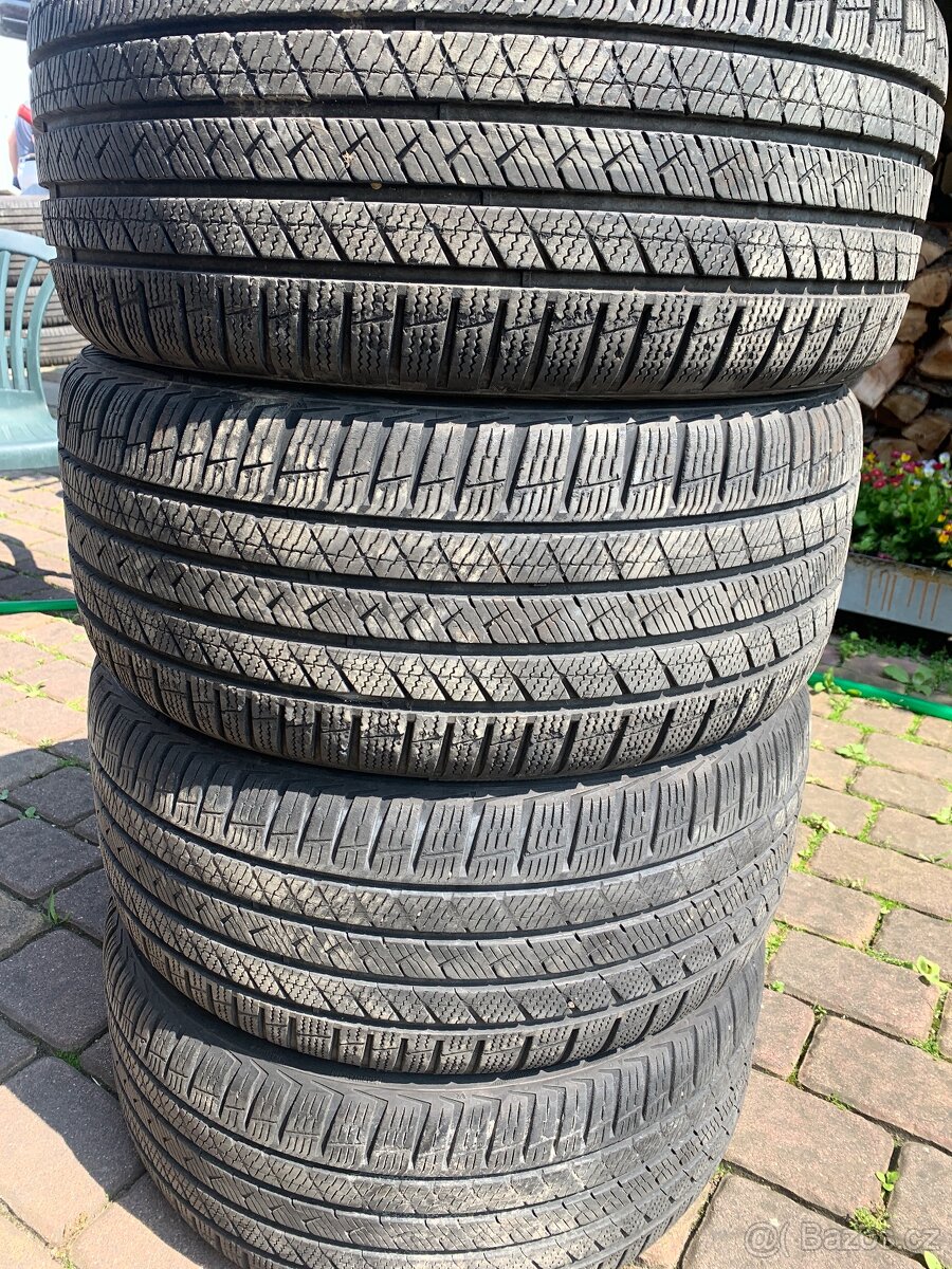 CELOROČNÍ 235/40 R18 VREDESTEIN
