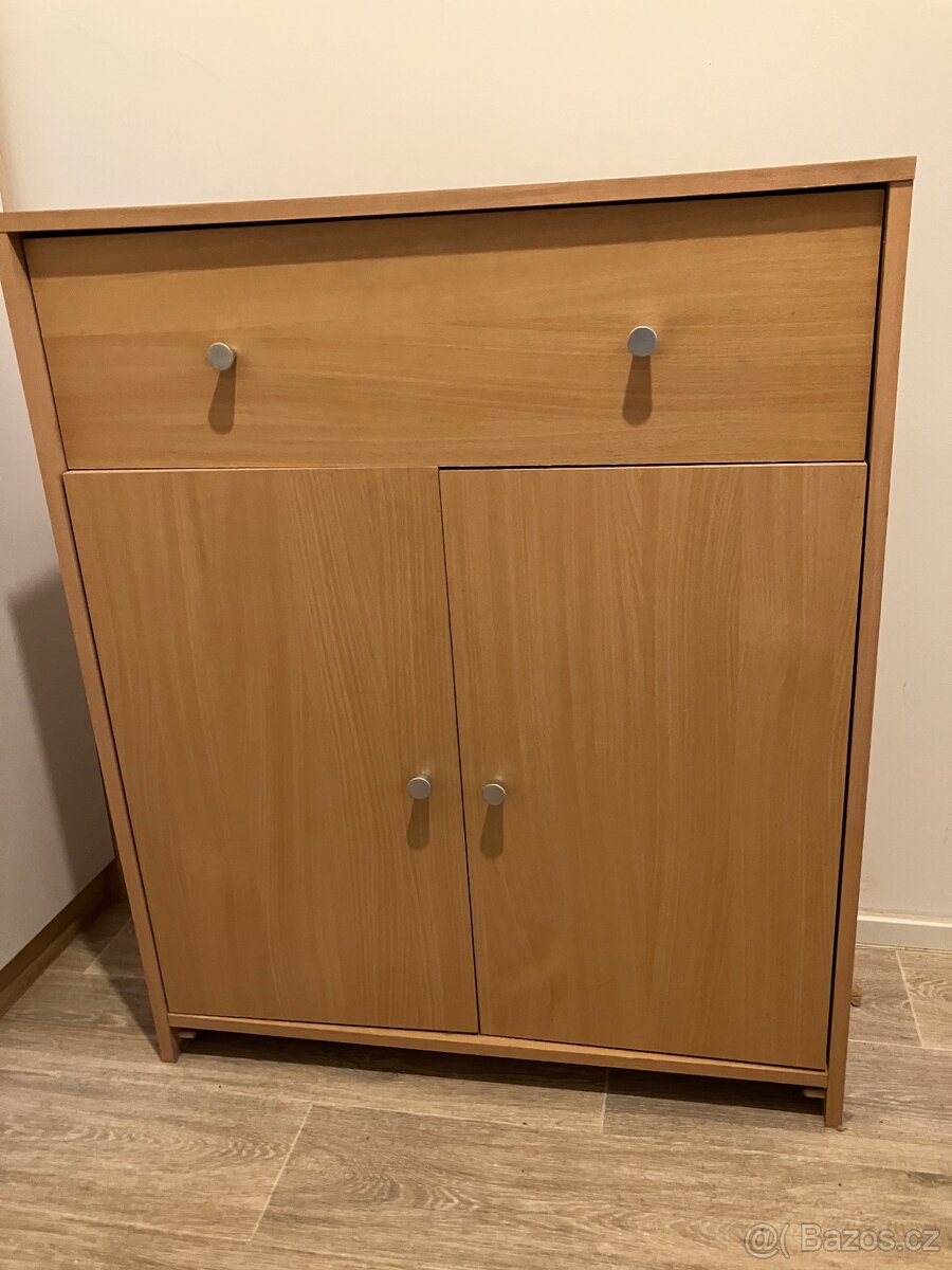 Botník a odkládací stolek