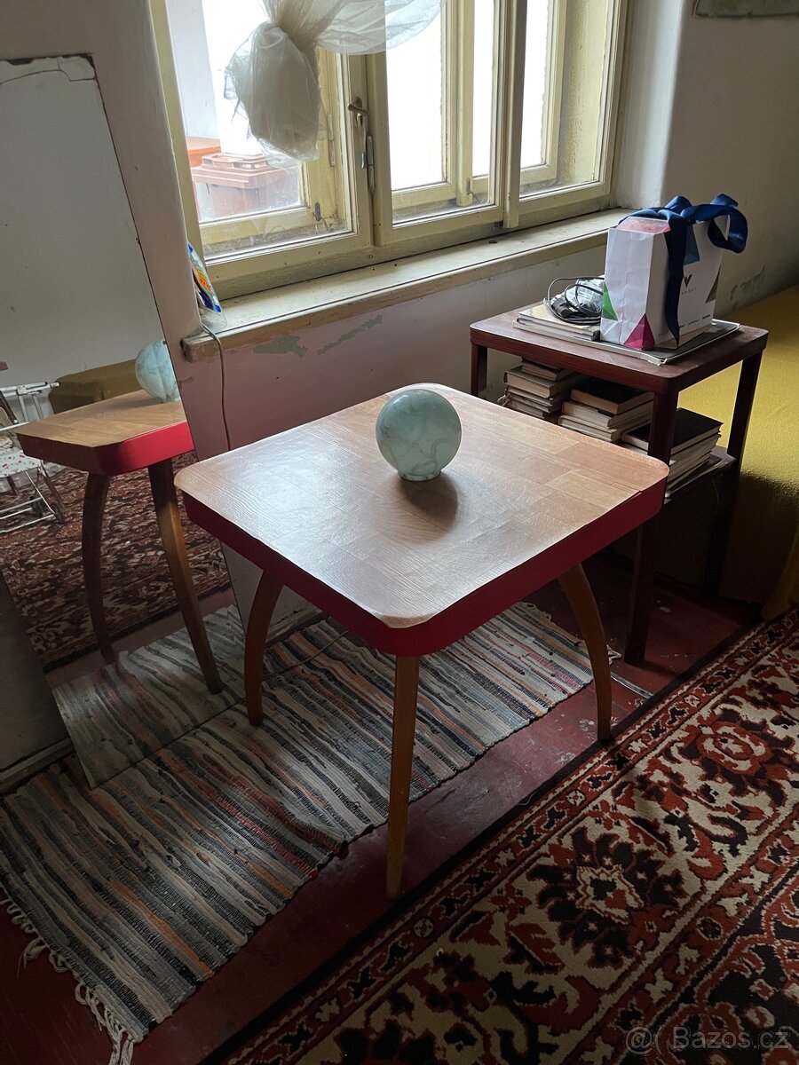 Stolek pavouk Halabala