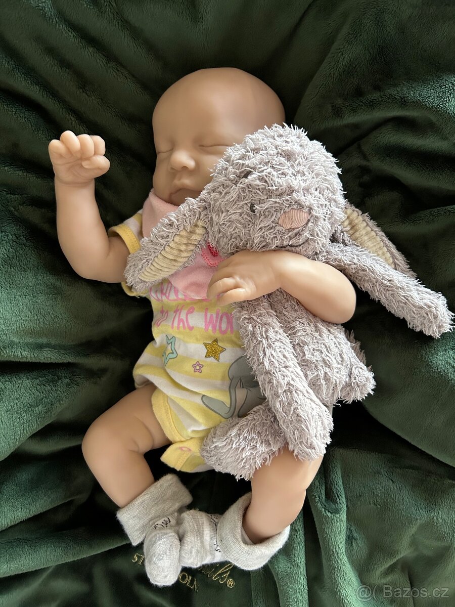 Realistická panenka-miminka,podobná reborn.