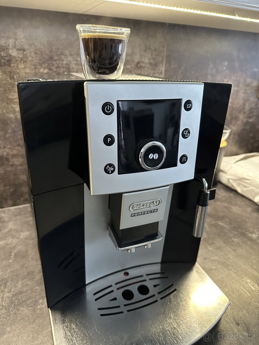 k oupím nefunkční kávovar na zrnkovou kávu - automat