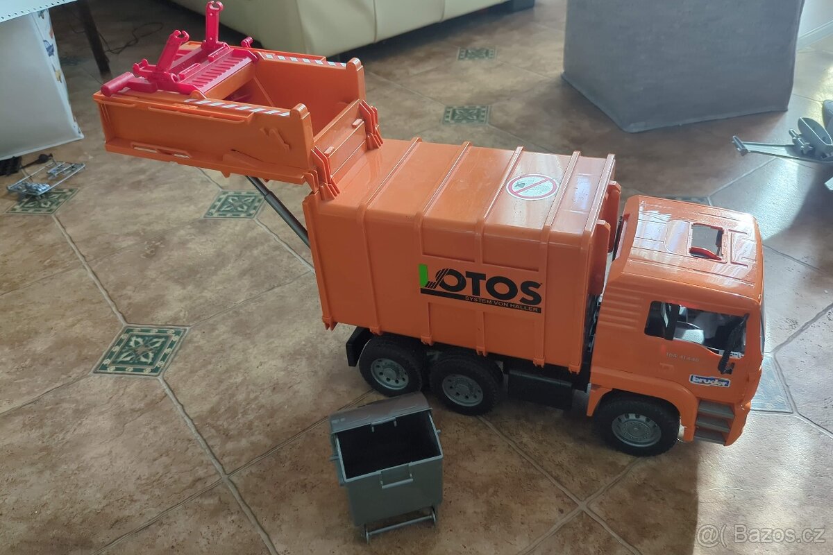 Bruder 3760 MAN TGS Popelářský vůz 50cm