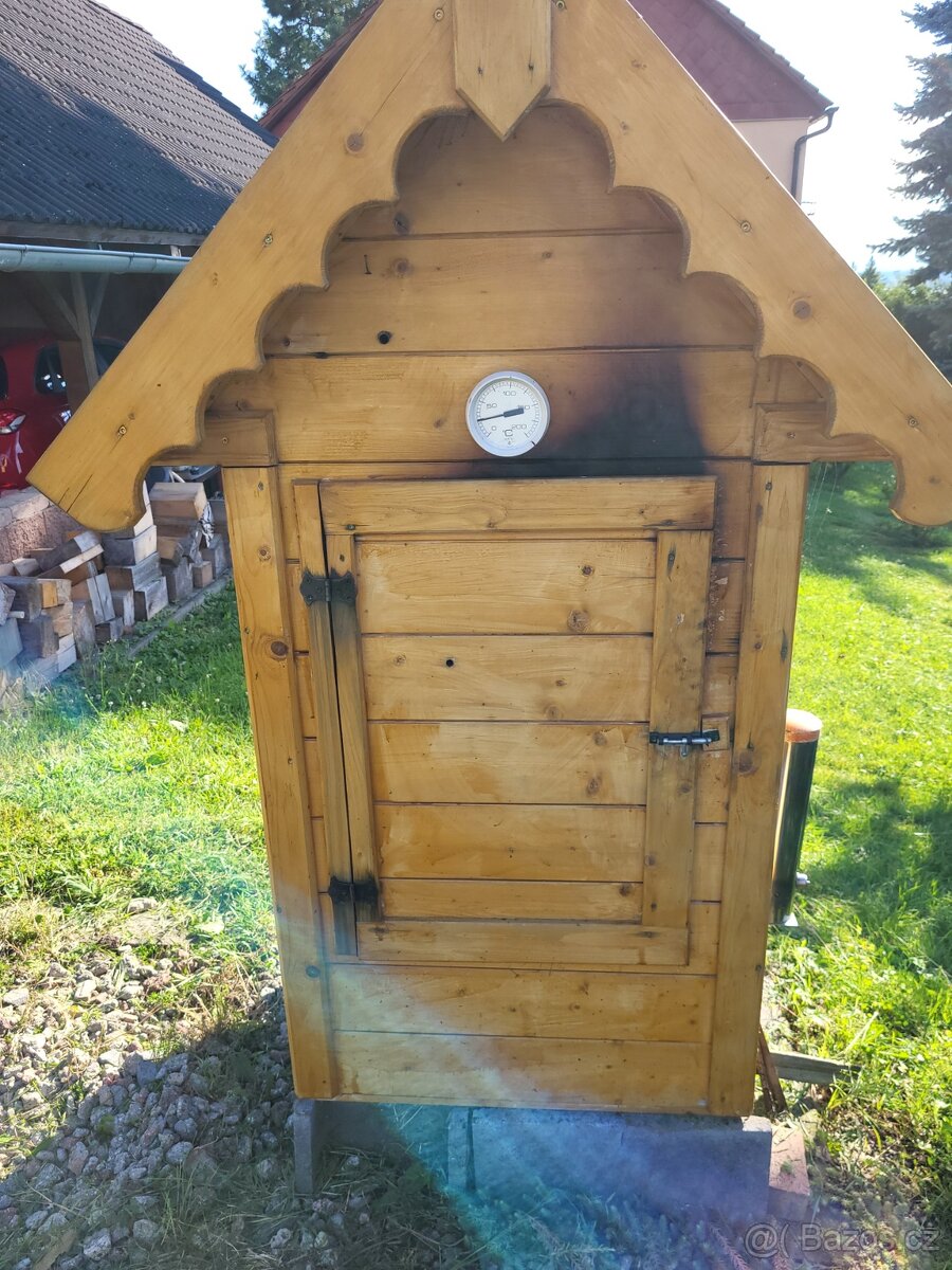 ELEKTRICKÁ UDÍRNA ZATEPLENÁ, DŘEVĚNÁ, POUŽÍVANÁ