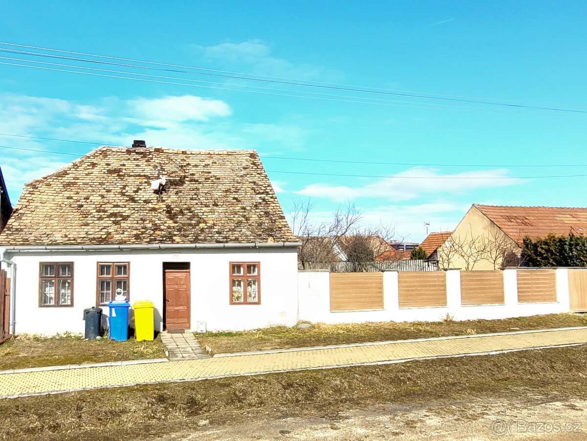 Stavební pozemek 1113 m2 s domem k demolici nebo zásadní rek