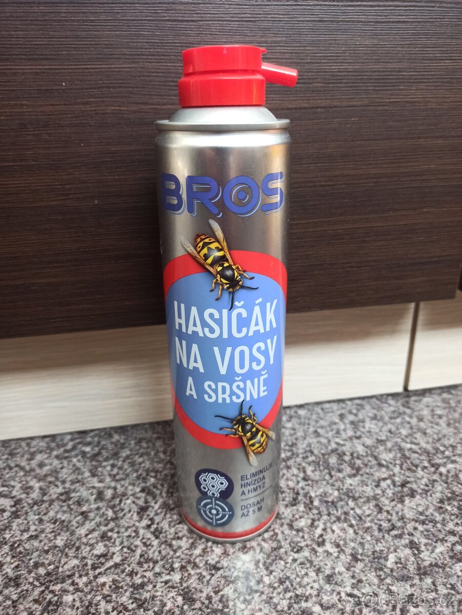 Hasičák na vosy a sršně