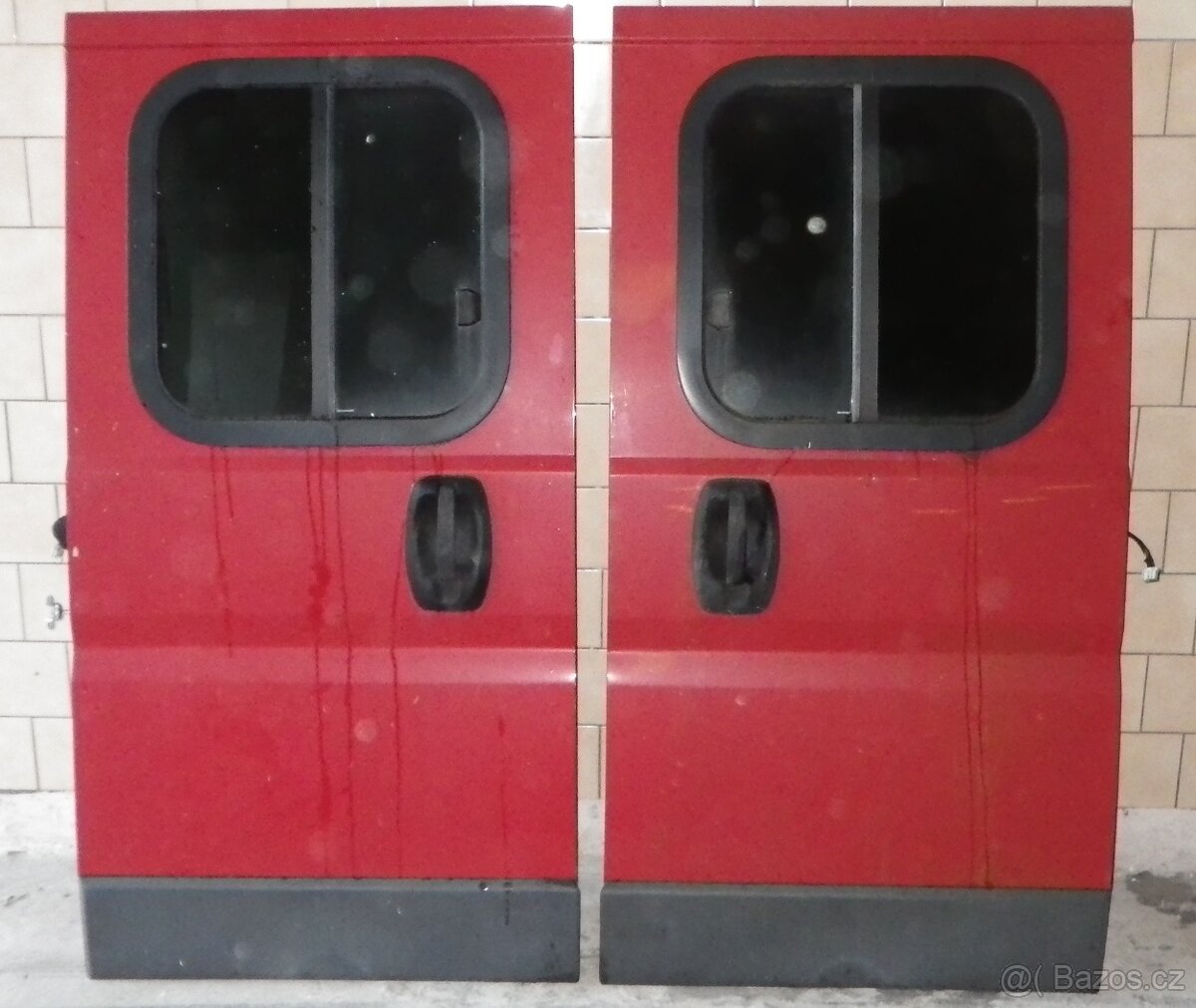 Prodám na F.Ducato 2008 dvojkabina L+P boč.dveře 4 000 Kč/ks