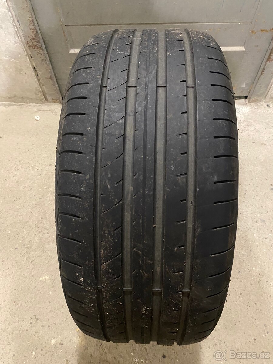 Pneu 235/45/17