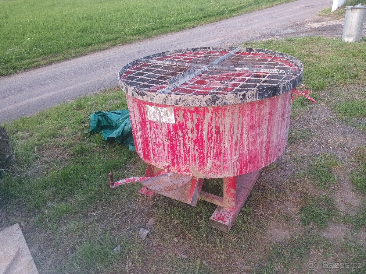 Míchačka betonu hydraulická