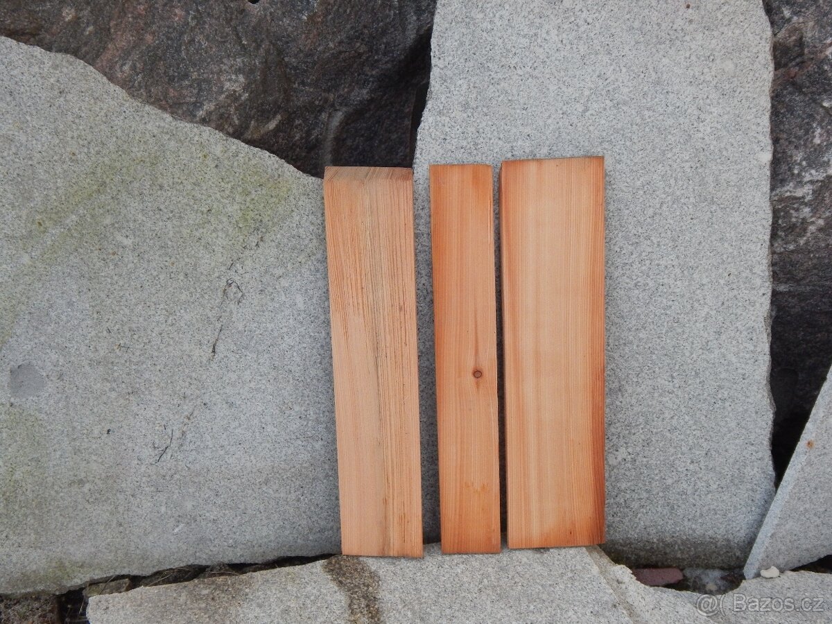 Dřevěný šindel štípaný, 50cm a 30cm, dřevo modřín/smrk