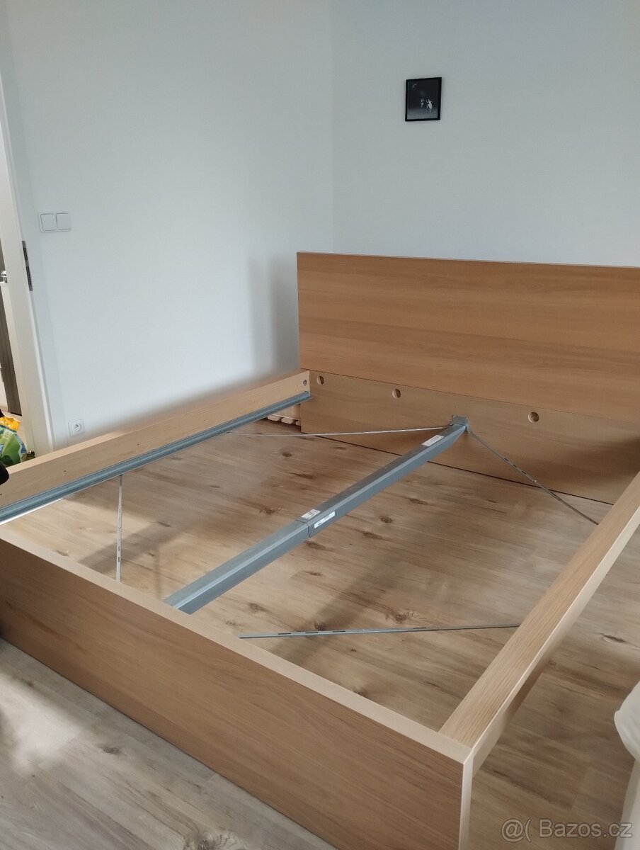 Postel Ikea Malm 180x200