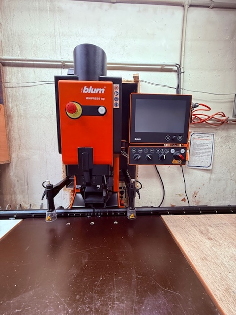 Blum MINIPRESS top M75E2000