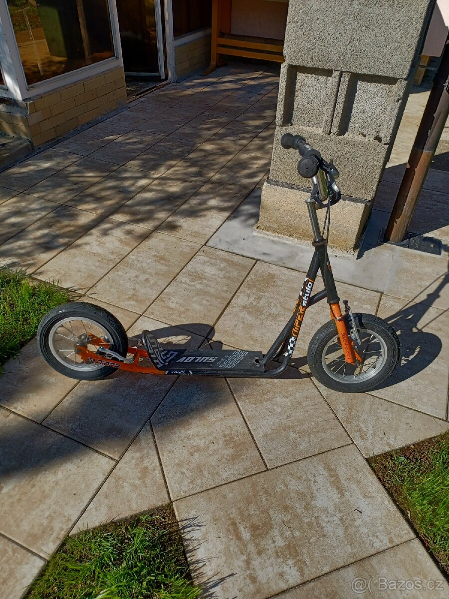 Sulov racer koloběžka