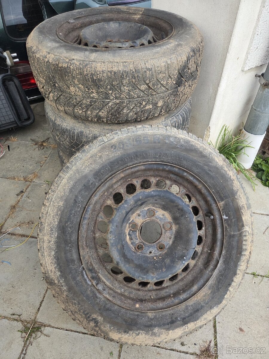 Zimní pneu 205/65 R15